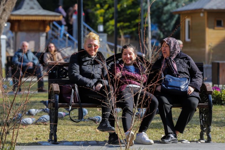 Yenimahalleliler soluğu parklarda aldı